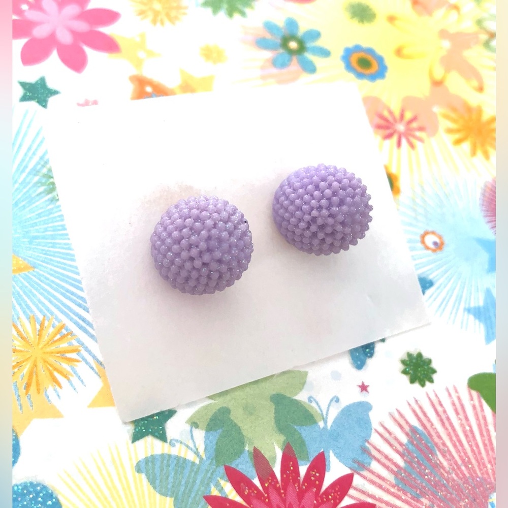 ⭐️ Lavender stud earrings- light sparkle - NWT and in original gift packaging